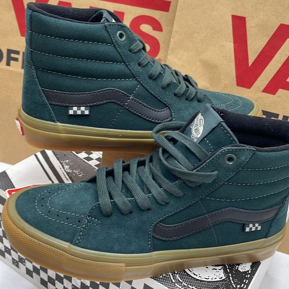 Vans Men’s Skate Sk8-Hi
Green/Gum
VN0A2Z3317P
Sneakers - Picture 10 of 16